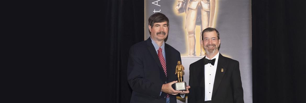 September 2016, Steve Richards accepts the Benny Award for Richards Graphic Communication.